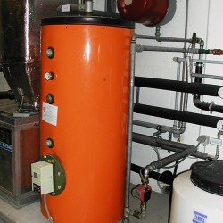 installation d'un système de production d'eau chaude industrielle
