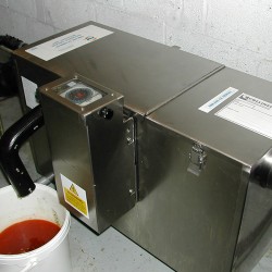 Système de dégraissage de l'eau dans une cuisine industrielle - dégraisseur